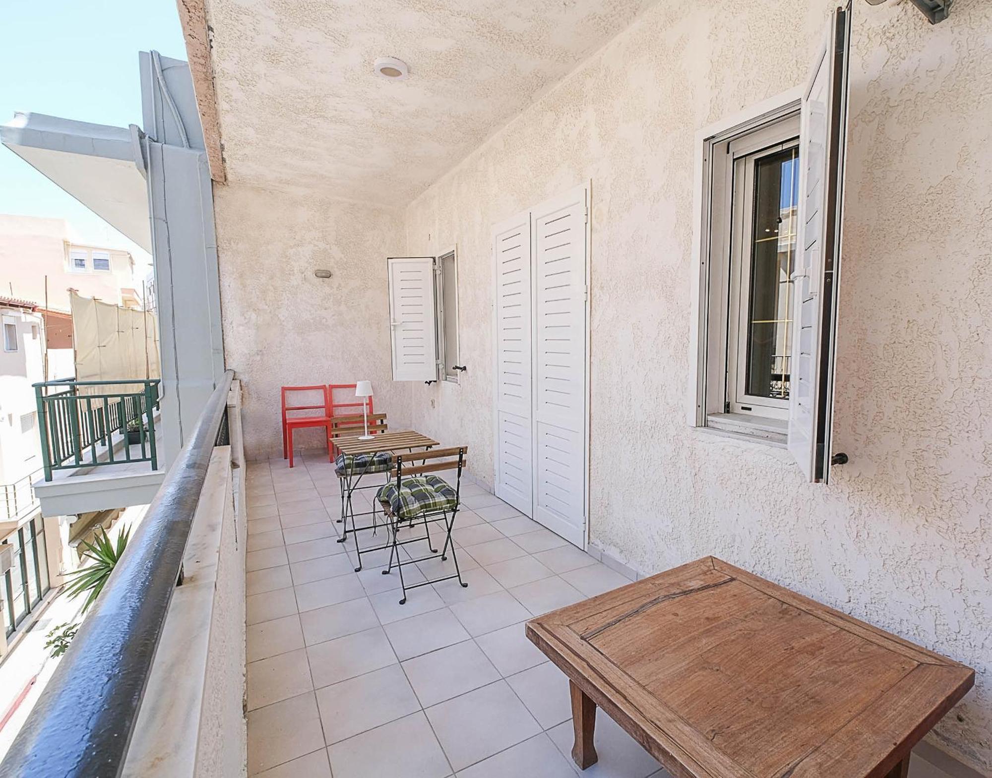 Apartment Prime Location, Near Lions Square